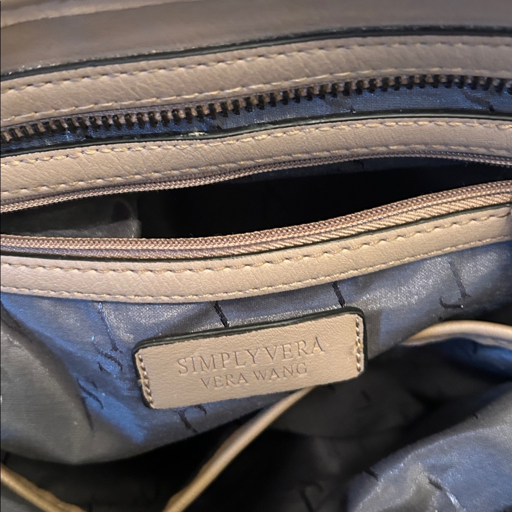 Simply Vera Wang 100 % leather purse - Picture 6 of 11